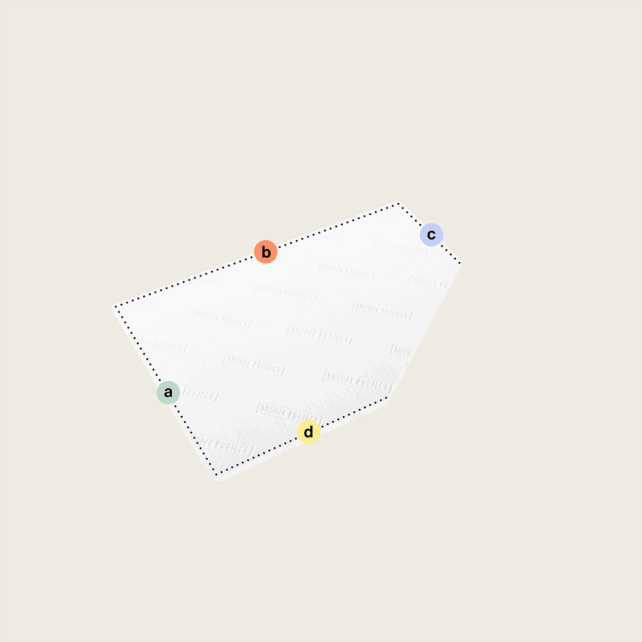 Ein weißes, abgeschrägtes Topper nach Maß mit einem Eckabschnitt (Variante 4), unregelmäßiges Viereck mit gestrichelter Kontur und vier farbig beschrifteten Punkten - grün a, orange b, blau c, gelb d - auf hellgrauem Hintergrund.