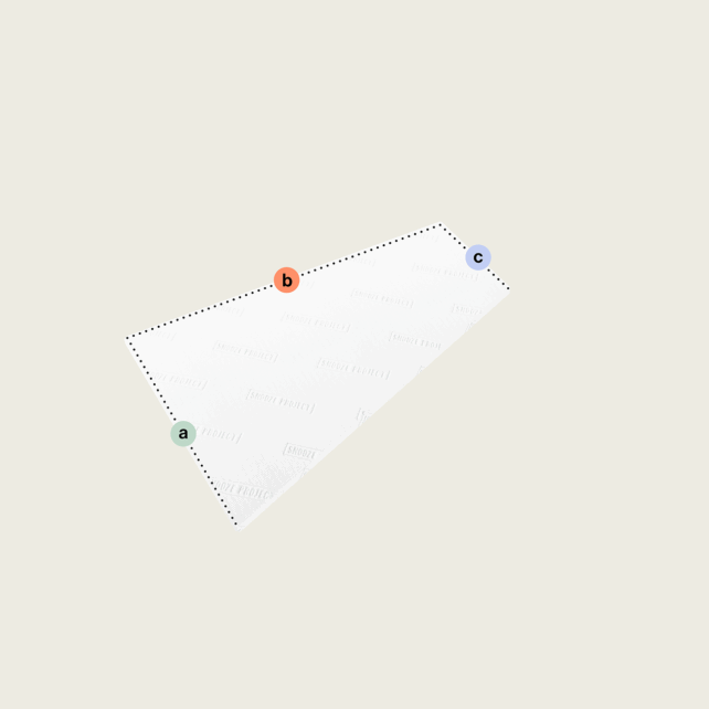 Ein weißes, unregelmäßiges Viereck mit gestrichelten Umrissen erscheint auf einem hellen Hintergrund. Die Eckpunkte a (grün), b (orange) und c (blau) sind beschriftet. Der schwache Text im Inneren illustriert den Topper nach Maß mit einer Schräge (Variante 4).